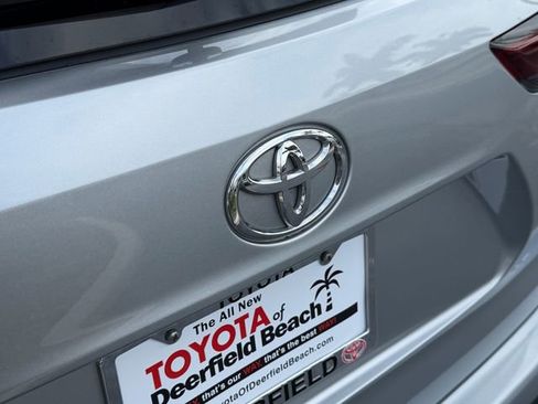 Used 2024 Toyota Highlander LE FWD image 16