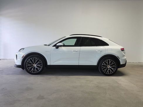 New 2026 Porsche Macan 4 Electric AWD/4WD image 2