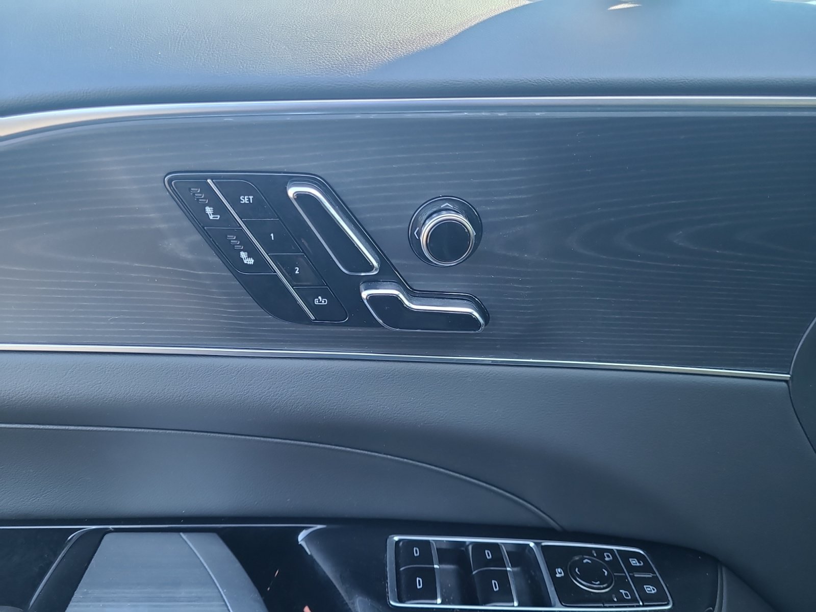Used 2025 Cadillac Lyriq Sport AWD/4WD image 14