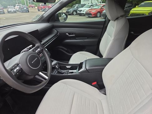 Used 2025 Hyundai Santa Cruz SE FWD image 9