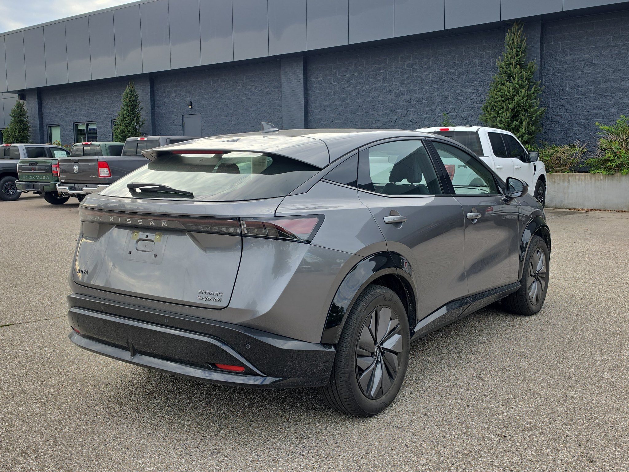 Used 2023 Nissan Ariya AWD image 8