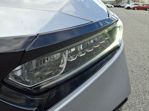 Used 2018 Honda Accord Sport image 9