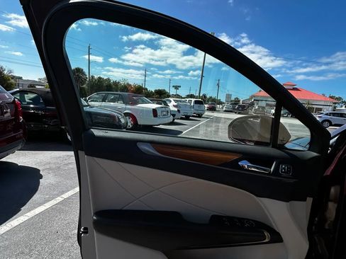 Used 2018 Lincoln MKC Select w/ Select Plus Package image 31