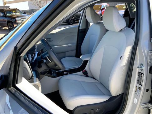 Used 2025 Hyundai Kona SEL image 8