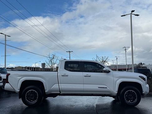 Certified 2024 Toyota Tacoma SR5 image 6