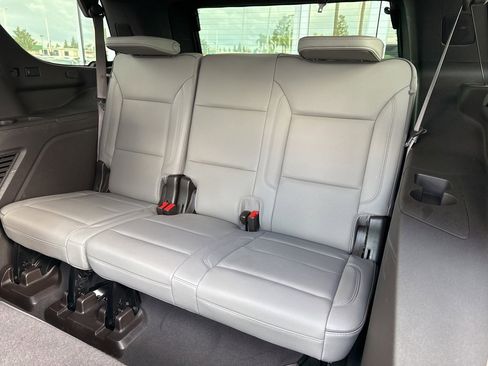 Used 2022 GMC Yukon SLT w/ SLT Premium Package image 14