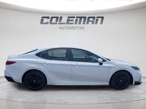 Used 2025 Toyota Camry SE FWD image 23
