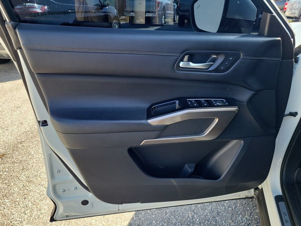Used 2023 Nissan Pathfinder Platinum AWD/4WD image 22
