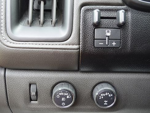 Used 2022 GMC Canyon Denali image 34