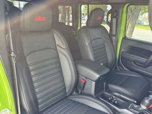 New 2025 Jeep Wrangler Unlimited Rubicon w/ Convenience Group AWD/4WD image 31