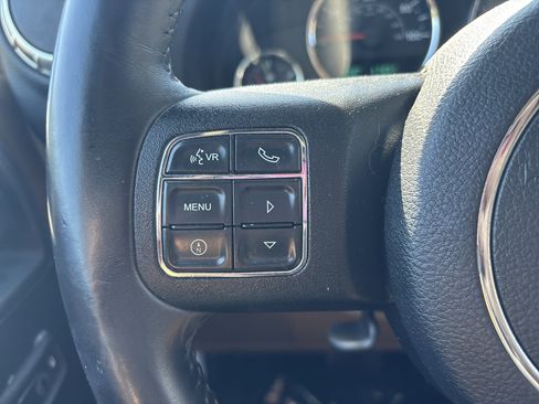 Used 2017 Jeep Wrangler Unlimited Sahara w/ Connectivity Group AWD/4WD image 26