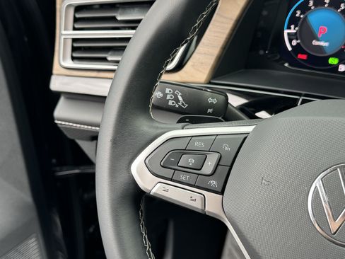 Certified 2024 Volkswagen Atlas SE FWD image 18