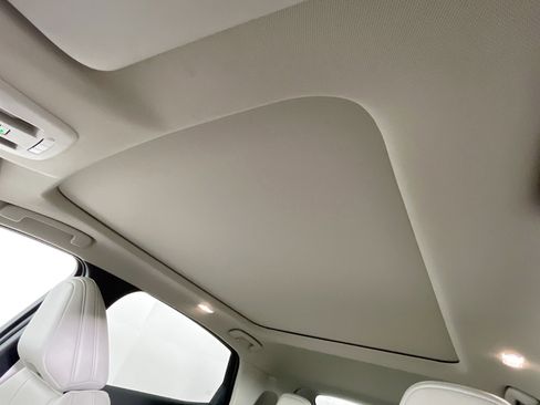 Used 2025 Nissan Ariya FWD image 26