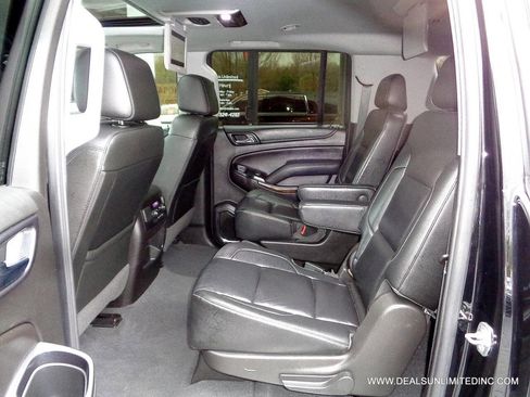 Used 2019 Chevrolet Suburban LT image 21