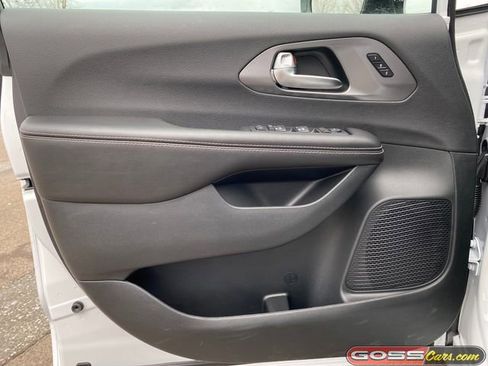 New 2026 Chrysler Pacifica Select image 23