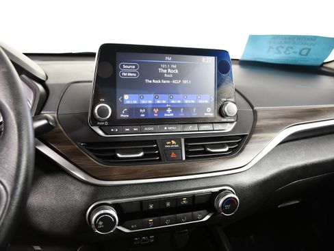Used 2024 Nissan Altima 2.5 SV FWD image 26