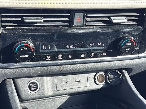 Used 2023 Nissan Rogue SV image 32