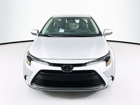 Used 2026 Toyota Corolla LE image 2
