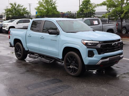 Used 2025 Chevrolet Colorado Z71 w/ Z71 Convenience Package 2 AWD/4WD image 2
