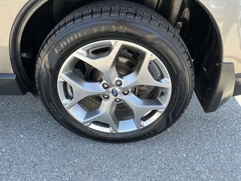 Used 2018 Subaru Forester 2.5i Touring w/ Popular Package #3B AWD/4WD image 21