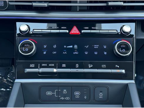 Used 2024 Hyundai Santa Fe Limited image 18