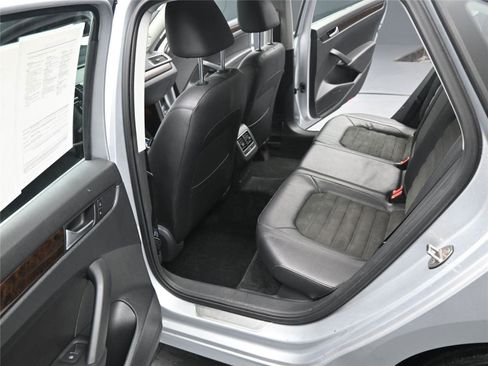 Used 2015 Volkswagen Passat 1.8T SEL Premium image 6