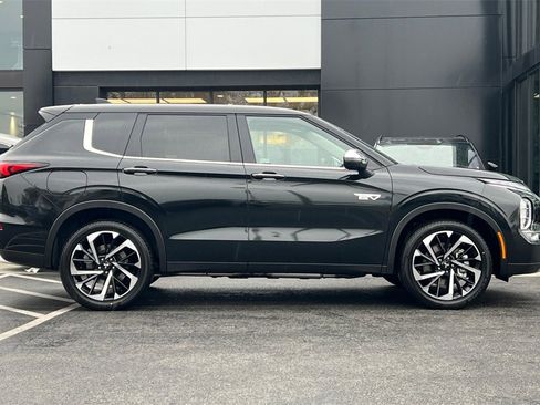 New 2025 Mitsubishi Outlander SE image 4