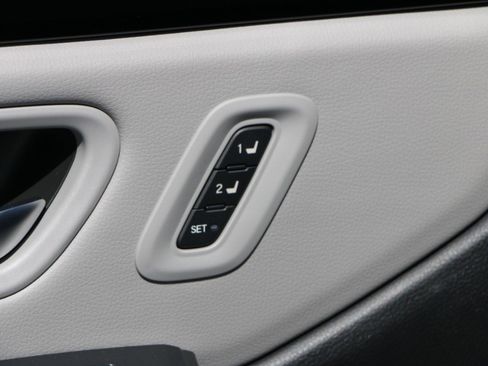 Used 2025 Honda Pilot EX-L image 18