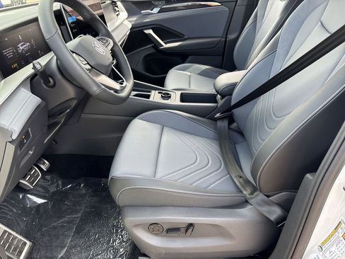 New 2026 Volkswagen Tiguan SE R-Line FWD image 15