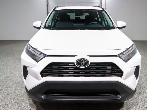 Used 2022 Toyota RAV4 XLE FWD image 4