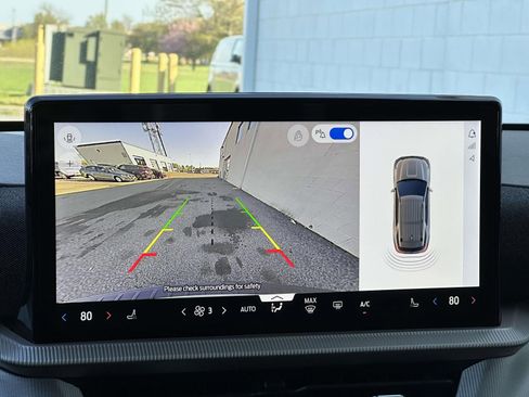 Used 2025 Ford Explorer Active image 19