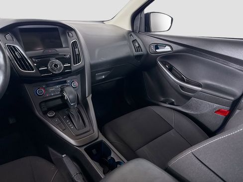Used 2017 Ford Focus SEL w/ Cold Weather Package FWD image 16