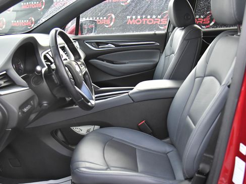 Used 2024 Buick Enclave Premium image 18