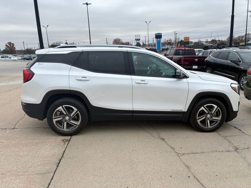 Used 2021 GMC Terrain SLT w/ LPO, Dark Accent Package image 3