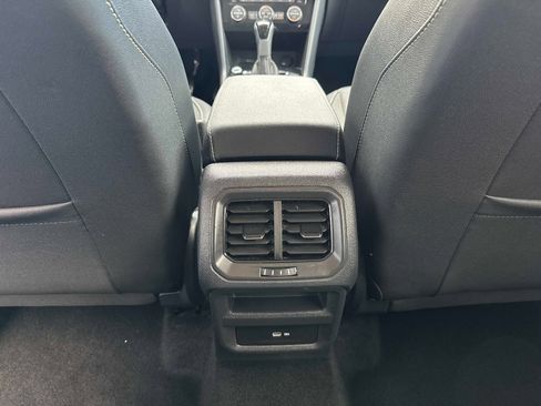 Used 2024 Volkswagen Taos SE FWD image 17