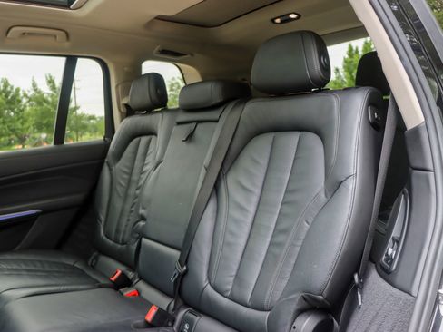 Used 2019 BMW X7 xDrive40i w/ Premium Package AWD/4WD image 17