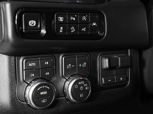 Used 2026 GMC Yukon AT4 Ultimate AWD/4WD image 16