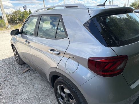 Used 2025 Hyundai Venue SEL FWD image 7