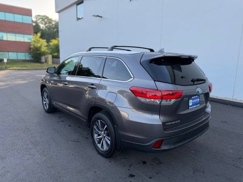 Used 2017 Toyota Highlander XLE w/ Carpet Mat Package AWD/4WD image 7