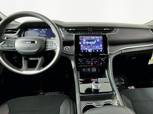 New 2025 Jeep Grand Cherokee L Altitude image 6