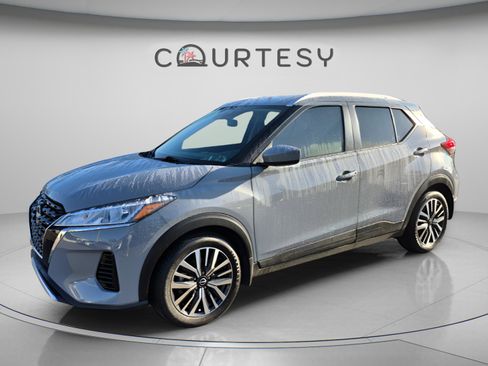 Certified 2022 Nissan Kicks SV FWD image 1