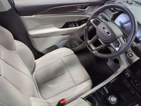 Used 2022 Jeep Grand Cherokee Overland w/ Advanced Protech Group III image 9