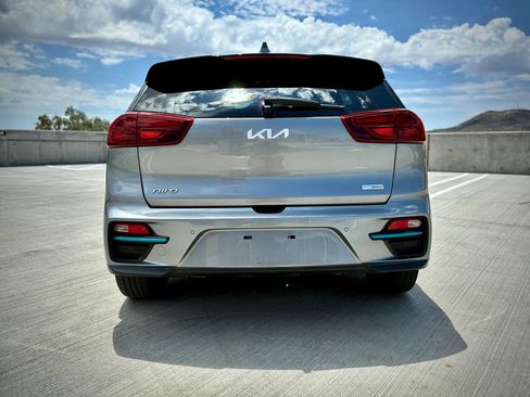 Used 2022 Kia Niro EX Premium FWD image 8