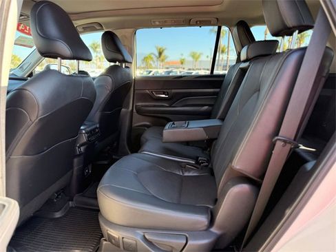 Used 2024 Toyota Grand Highlander Limited image 19