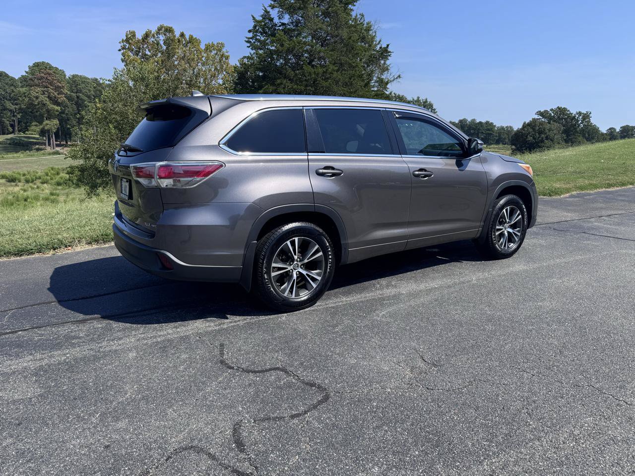 Used 2016 Toyota Highlander XLE AWD/4WD image 18