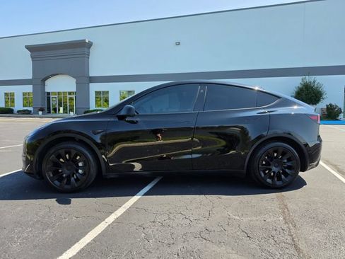 Used 2023 Tesla Model Y Long Range AWD/4WD image 13