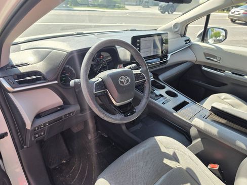 Used 2023 Toyota Sienna Limited AWD/4WD image 13