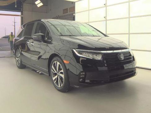 Used 2024 Honda Odyssey Touring image 2