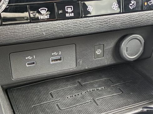 Used 2024 Mitsubishi Outlander SE FWD image 25