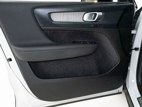 Used 2024 Volvo XC40 B5 Plus w/ Climate Package image 8